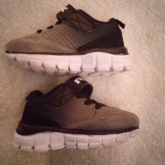 childrens size 5 unisex rebox running shoes - Picture 4 of 5